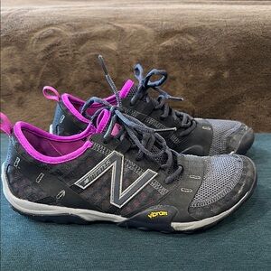 New Balance Minimus Women's Athletic Shoes Size 9.5